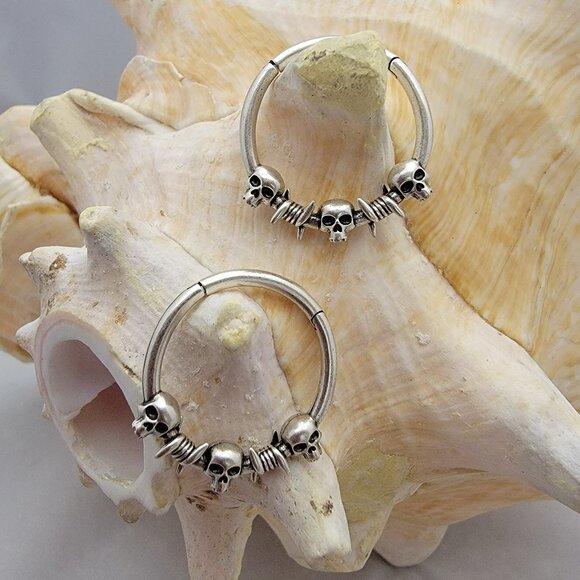 PAIR 12G Skulls barbed wire hoop earrings surgical steel - Halloween jewelry - Picture 1 of 4